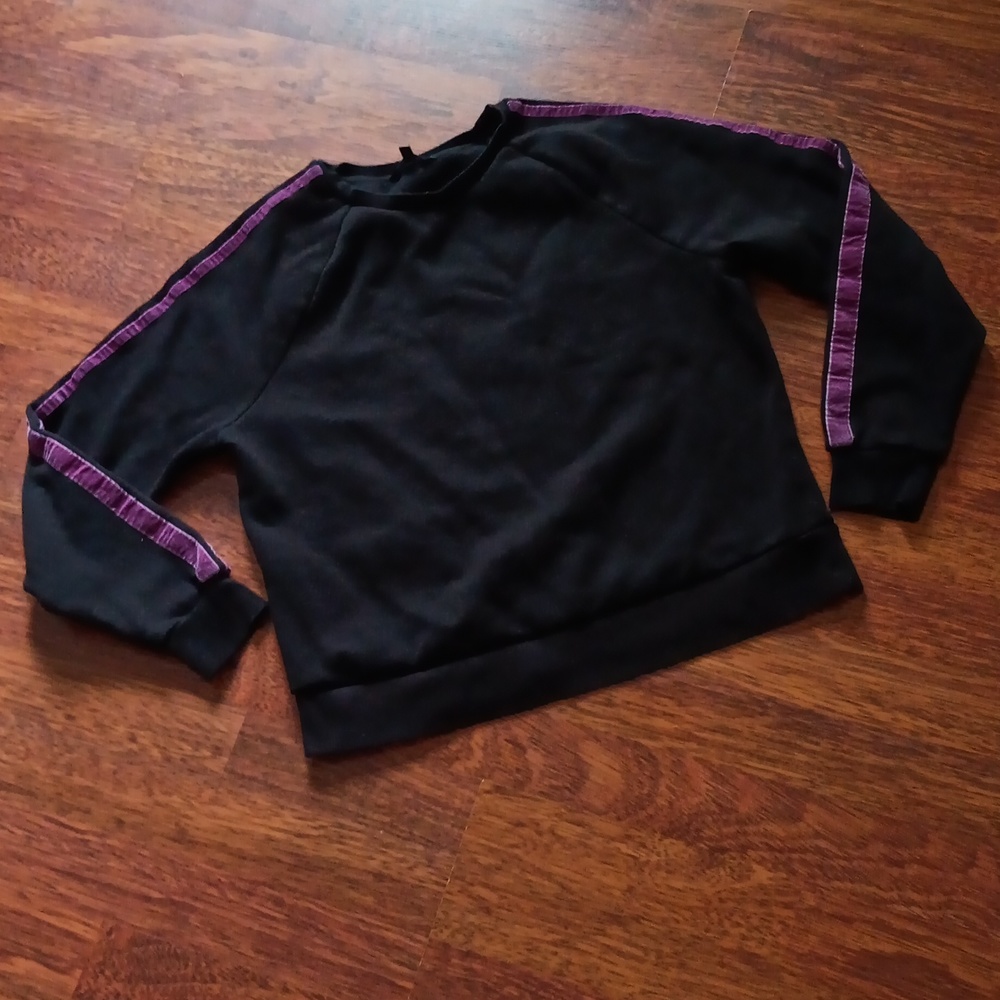 Velvet accented sweatshirt